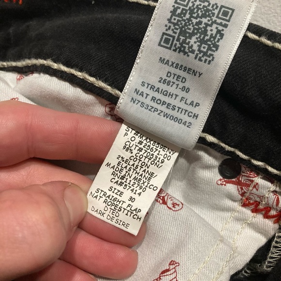 SOLD! Straight w/Flap Ropestitch in “DARK DESIRE” wash True Religion size 30x34 - Picture 8 of 13